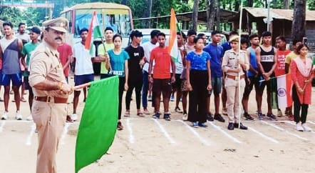 Tharu children took part in marathon running with tricolor