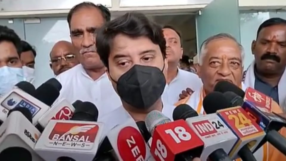 Union Minister Jyotiraditya Scindia has retaliated on Congress mission 2023