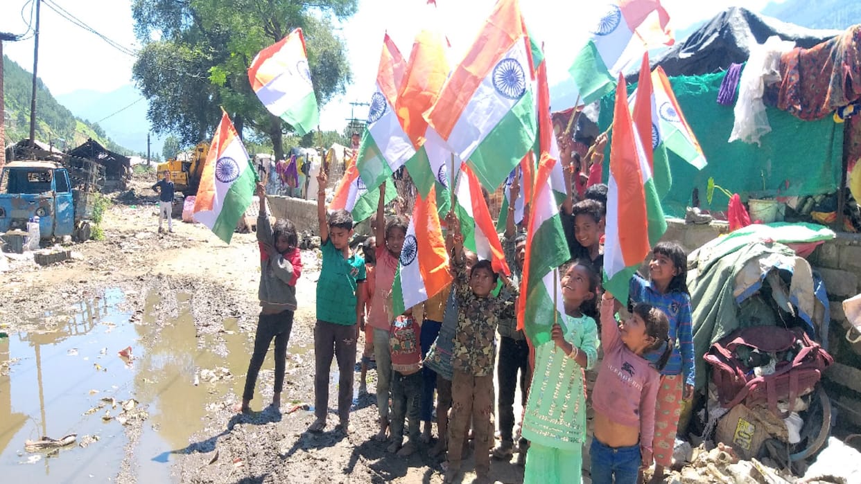 Har Ghar Tiranga: No shoes to wear, but showed passion for patriotism, children took out  rally barefoot