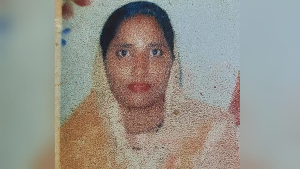 Wall collapsed near pond in Radhana village of Jind, woman died
