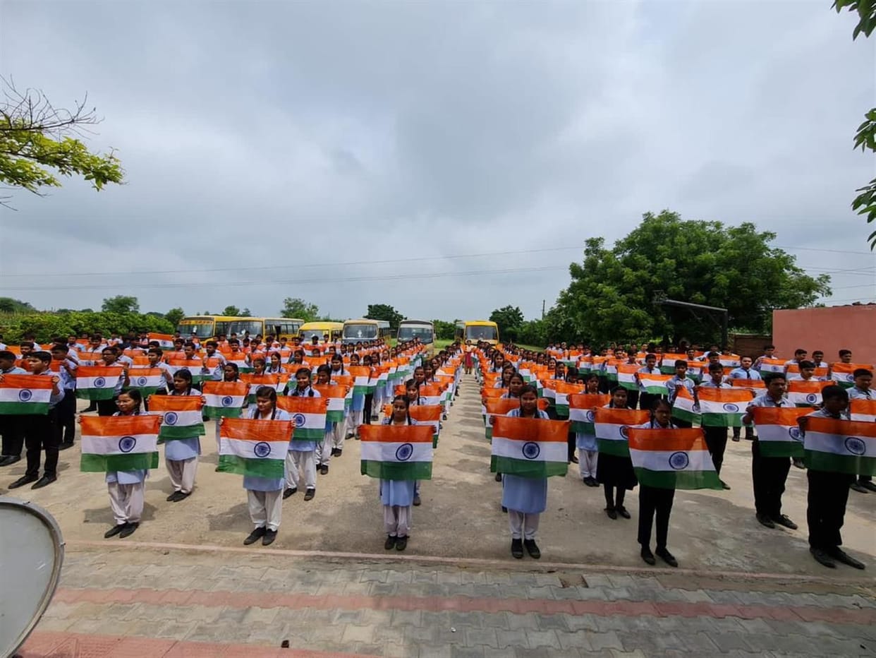 Hathras: If tricolor tours were taken out, cultural programs were held somewhere