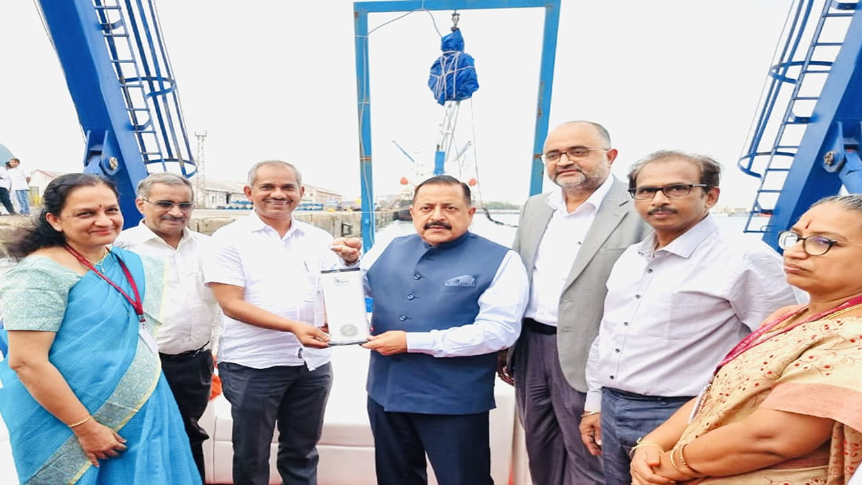 India's first saline water lantern launched, Minister lauds NIOT for initiative