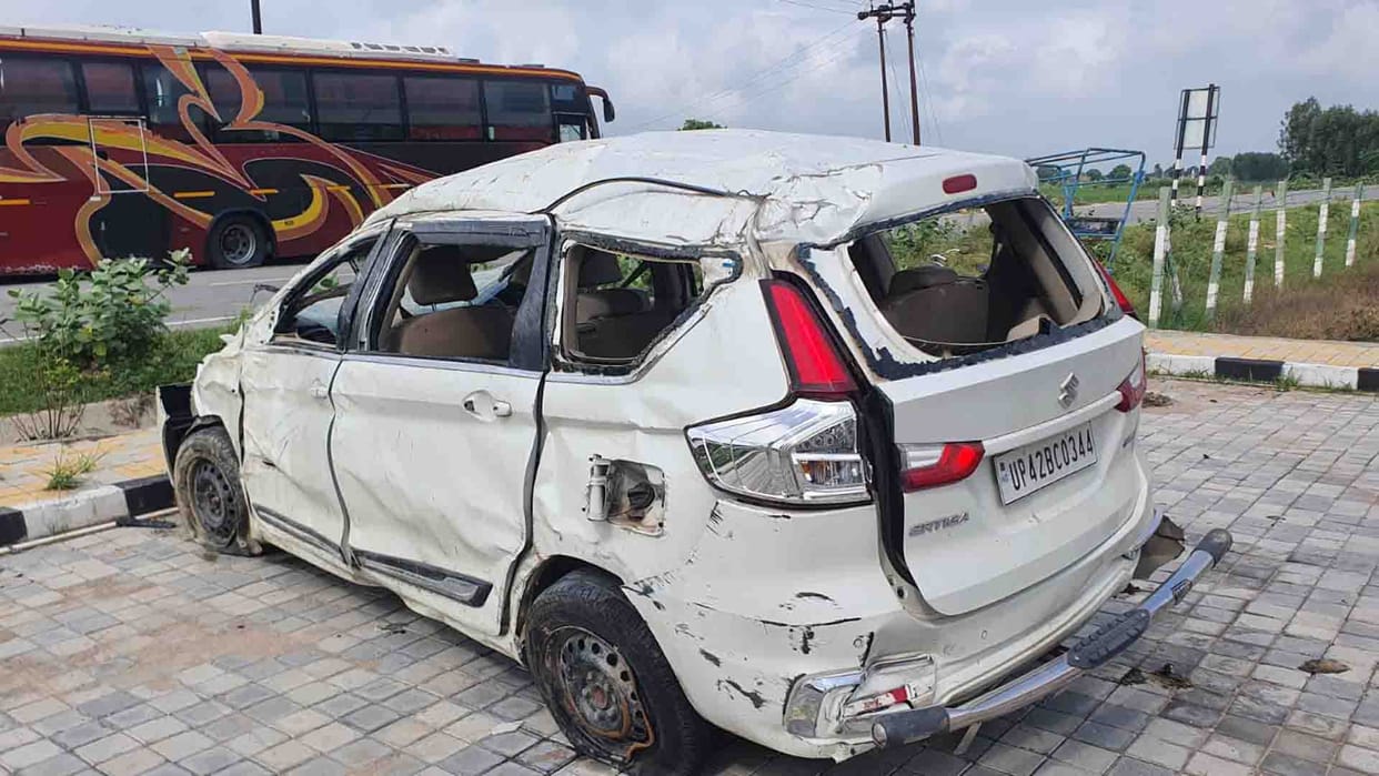 Road Accident in Etawah, One killed and five injured