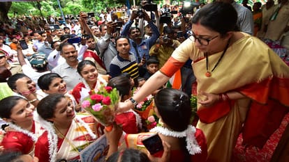 Smriti Irani said daughter Laxmibai son like Bhagat Singh, Azad