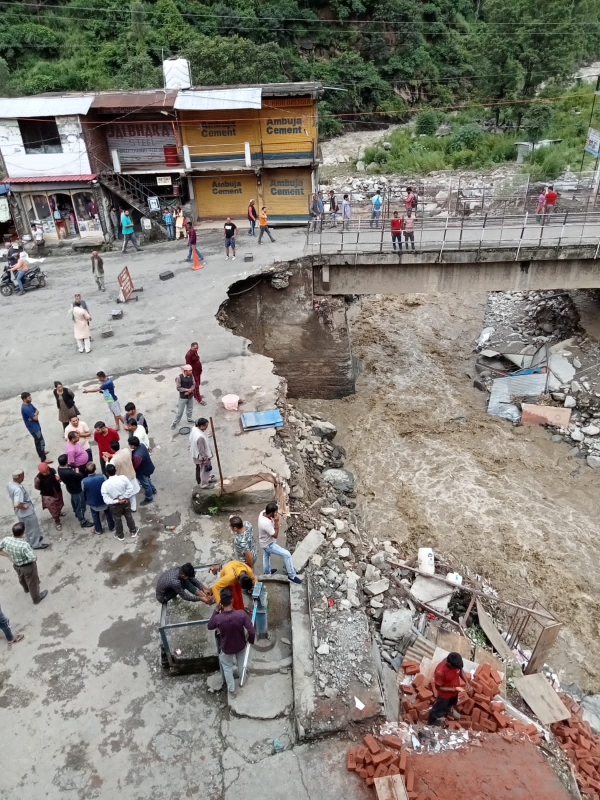 aani people leave in threat after flod