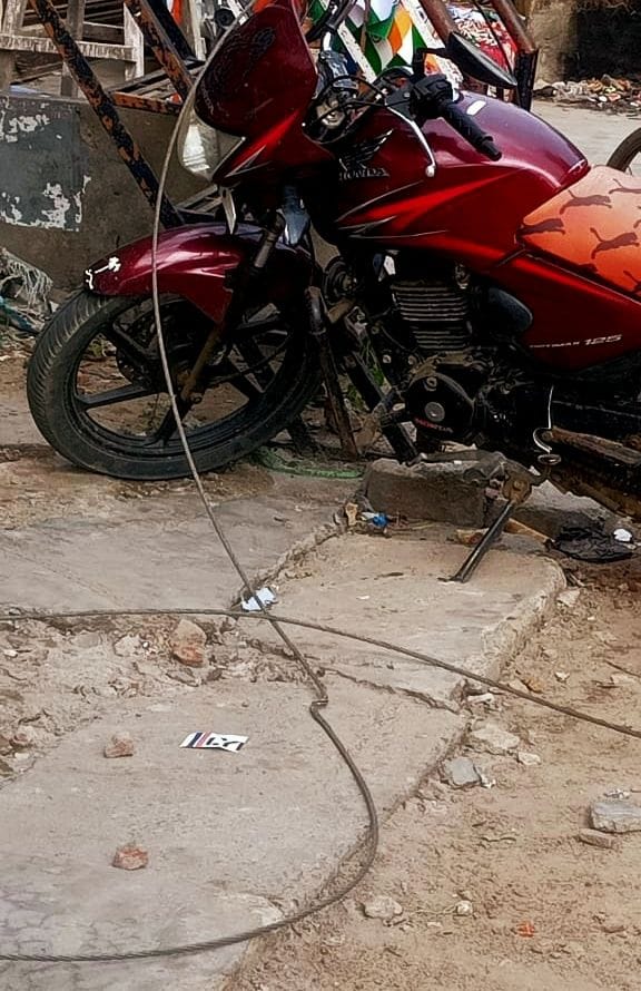 Wire broke again in Mahuli market