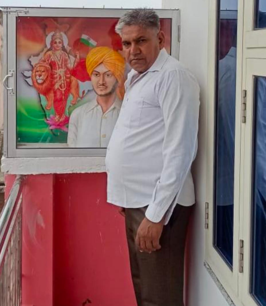 Bhagat Singh is worshiped every day at the farmer's house in Bhokarheri