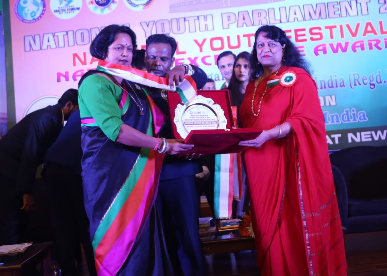 Manju Kaushik received National Mahila Pride Award