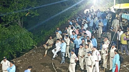 Dhar Dam News: Under construction Karam dam water starts coming out of parallel channel, road from Lunerapata