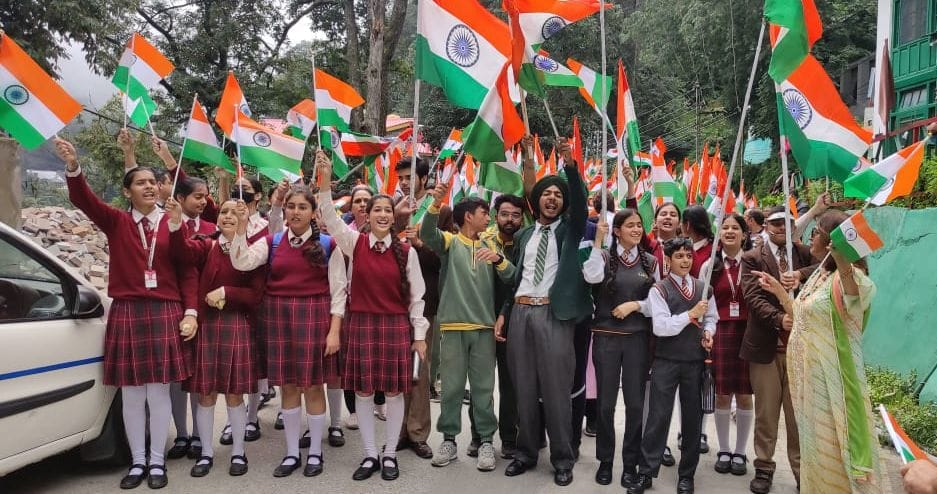 Administration and delightful organization took out tricolor yatra in Dalhousie