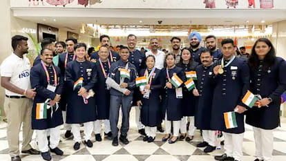 Prime Minister Narendra Modi interacted with the Indian contingent that participated Commonwealth Games 2022