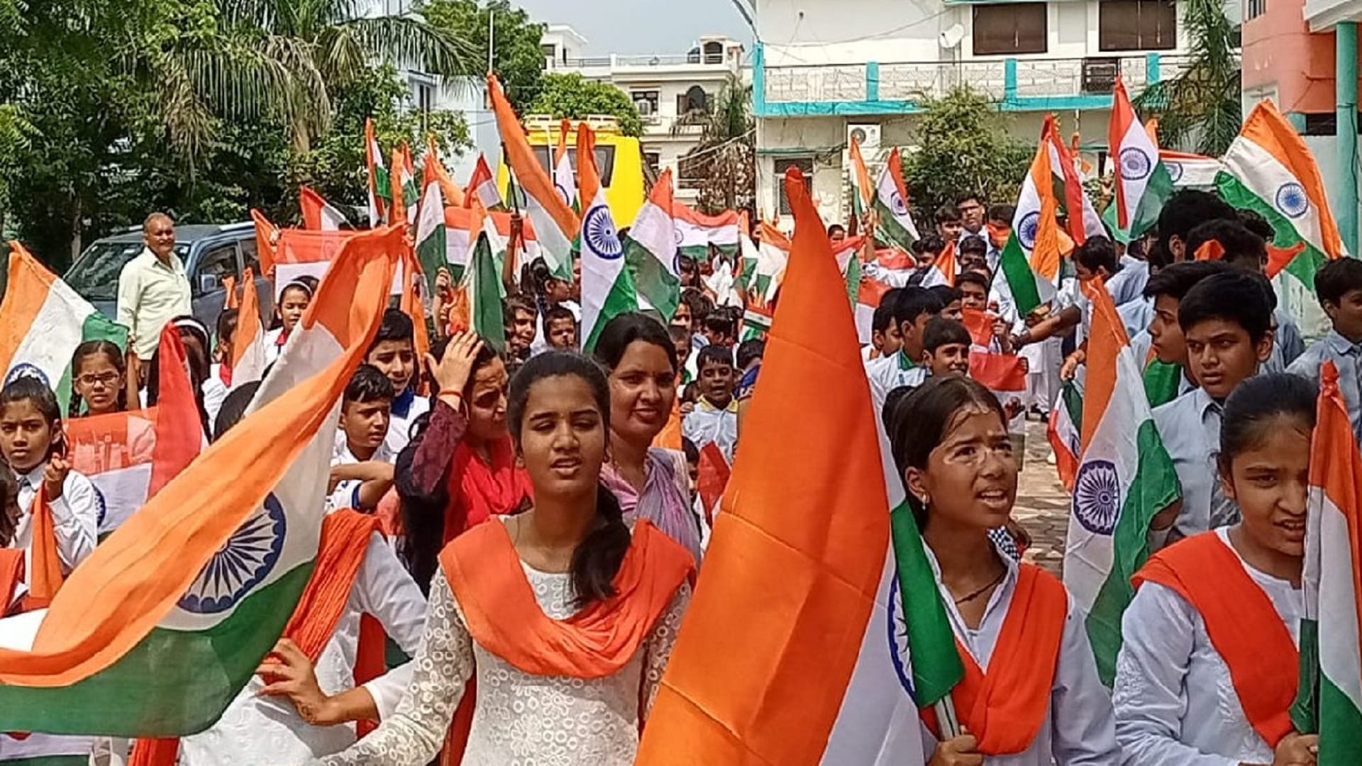Maa Tujhe Pranam: passion shown in the Tiranga yatra of Amar Ujala Foundation