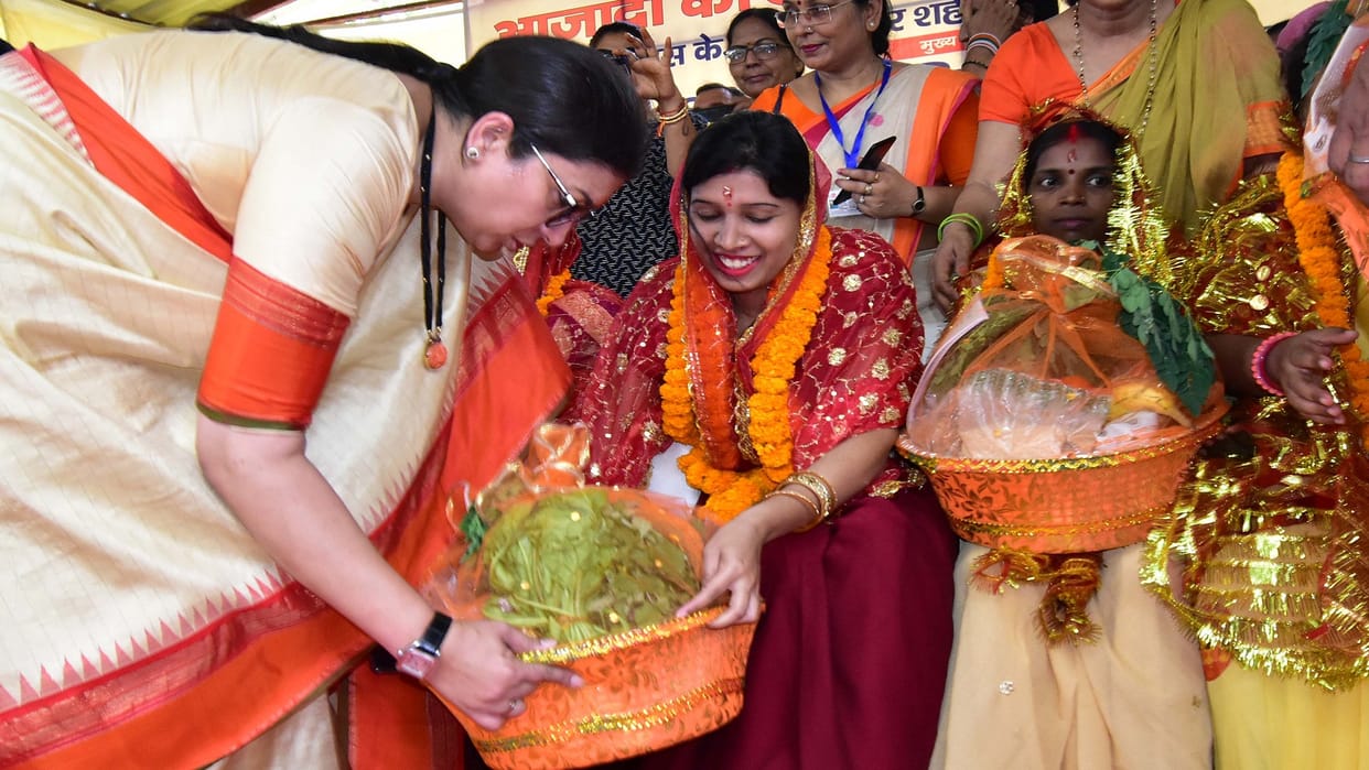 Smriti Irani said daughter Laxmibai son like Bhagat Singh, Azad