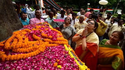 Smriti Irani said daughter Laxmibai son like Bhagat Singh, Azad