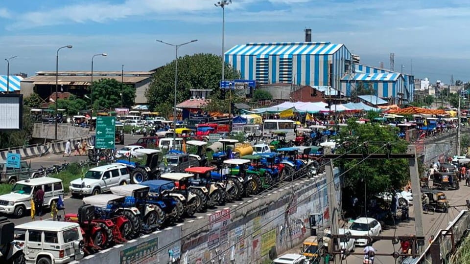 Sugarcane farmers protest continue outside Phagwara Sugar Mill on Jalandhar-Ludhiana Highway