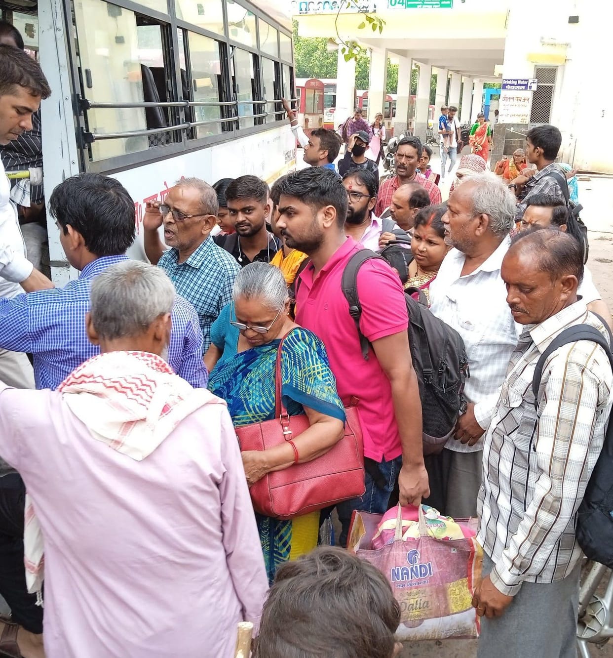 Crowds gathered for free travel on Rakshabandhan, buses fell short