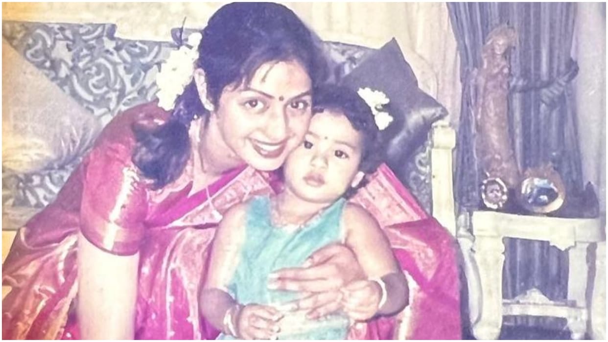 Sridevi Birth Anniversary Janhvi Kapoor Khushi Kapoor Remember their mother and shares throwback photos