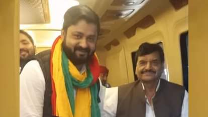 शिवपाल सिंह यादव के साथ शऊद खान।