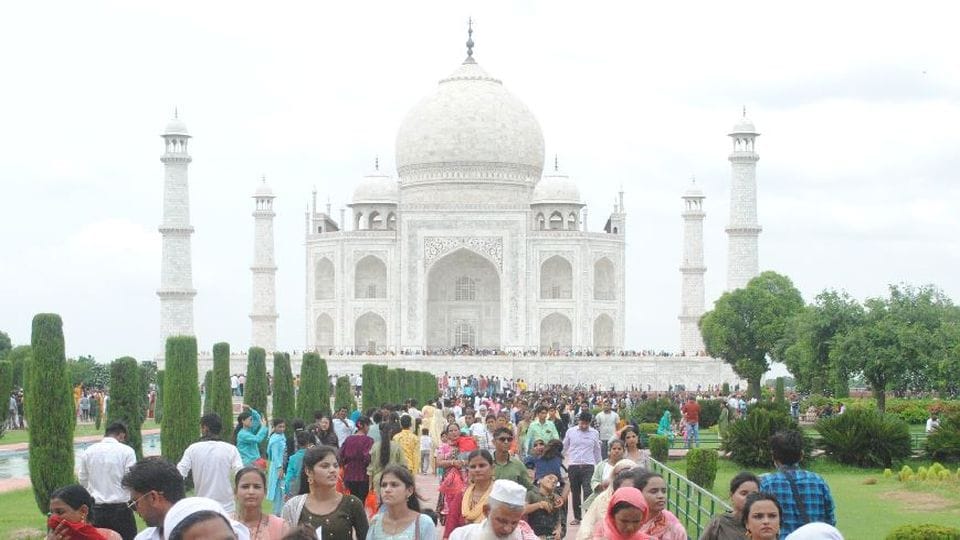 Monkeys broke the urn of Saheli Burj Taj Mahal