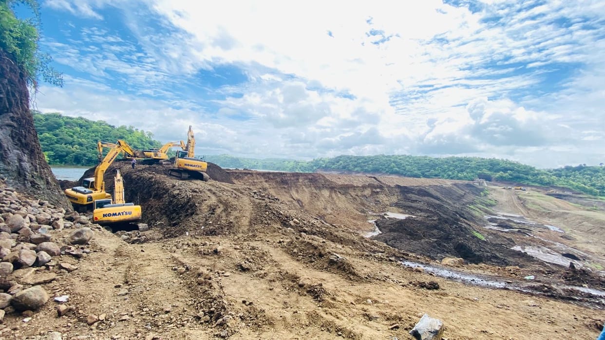 Karam River Dam Crack: Rescue Operation Continues after Soil Erosion in Karam Dam in Dhar Latest News in Hindi
