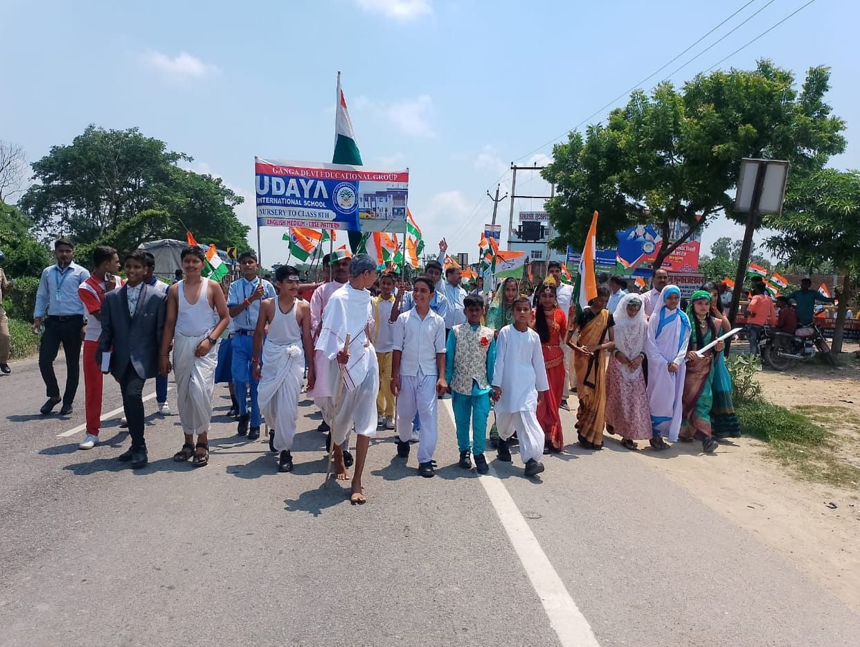 Students filled the spirit of patriotism among the people