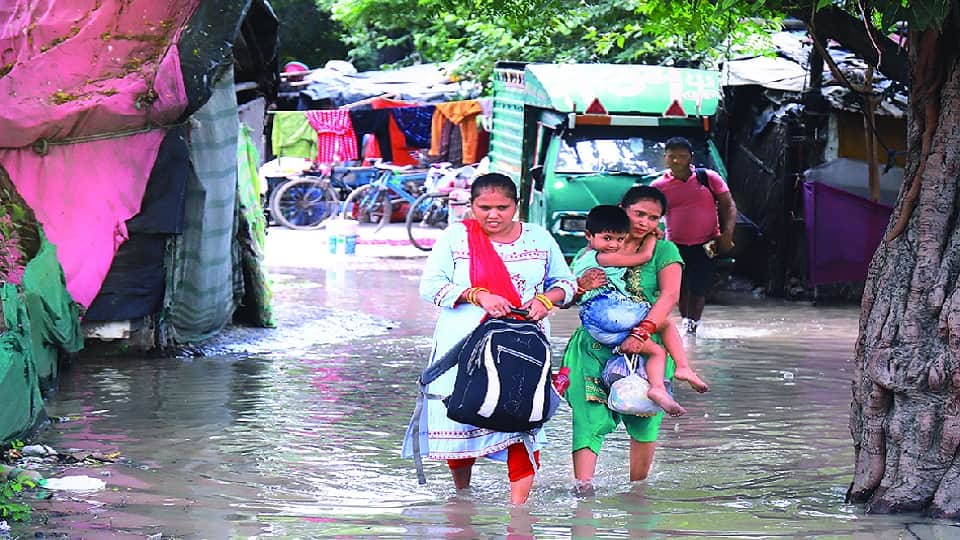 yamuna water level reached 206 meters thousands of people were evacuated safely