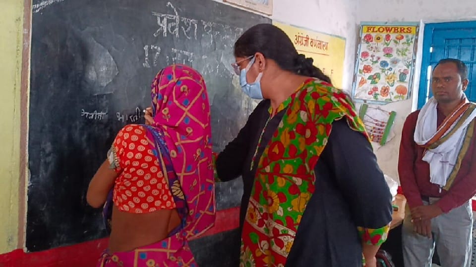 Jabalpur: Collector Harshika's passion made Mandla the first tribal literate district of the country