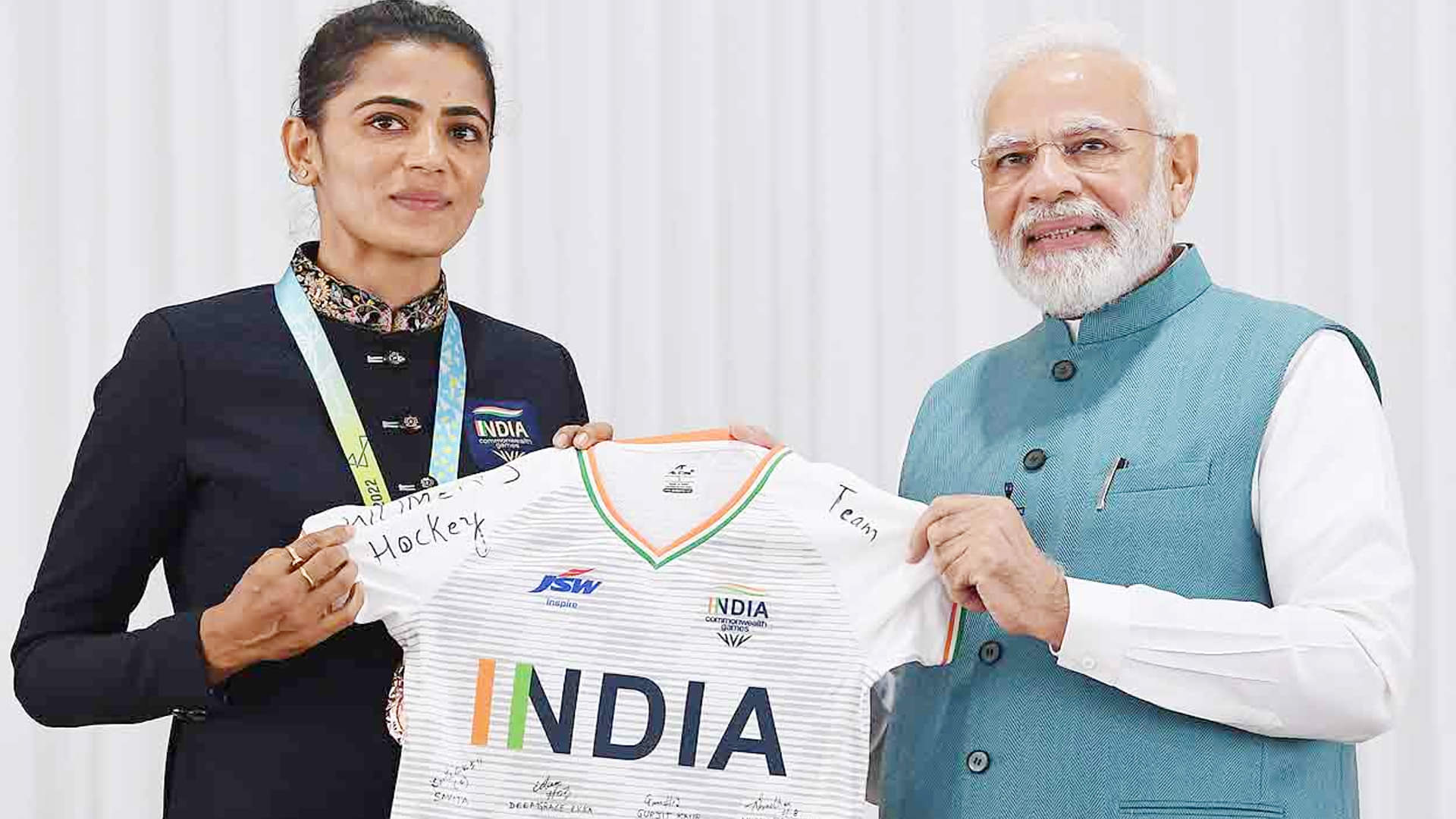 Photos: Nikhat Zareen Gifts Boxing Gloves, Hima Das Give Gamcha to PM Modi, Vinesh, Savita Punia Mirabai chanu