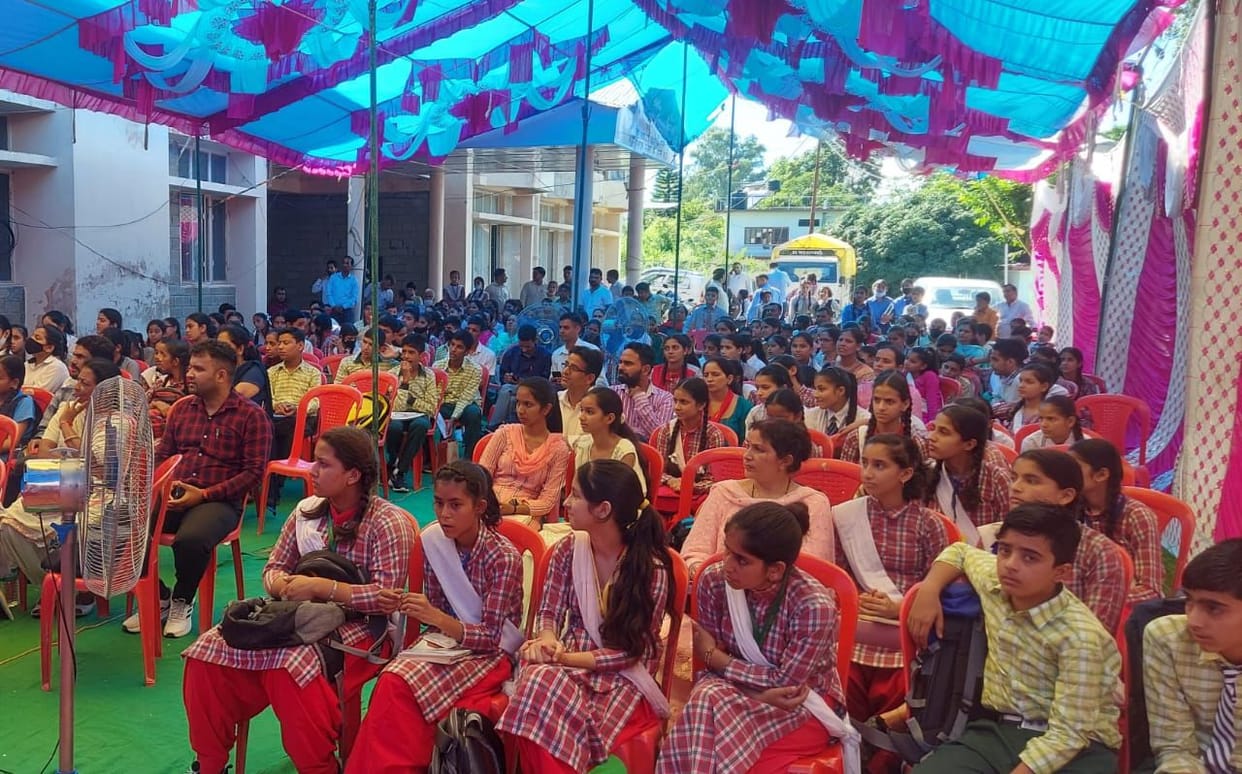 Kanika of Jaladi Vidyalaya was the first in the recitation competition