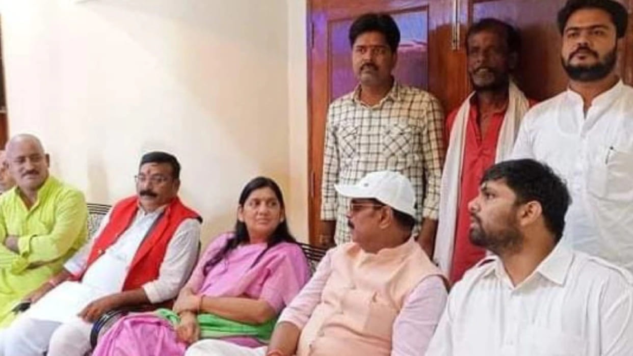 Six Bihar cops suspended in connection with Anand Mohan Viral Photos incident Latest News Update