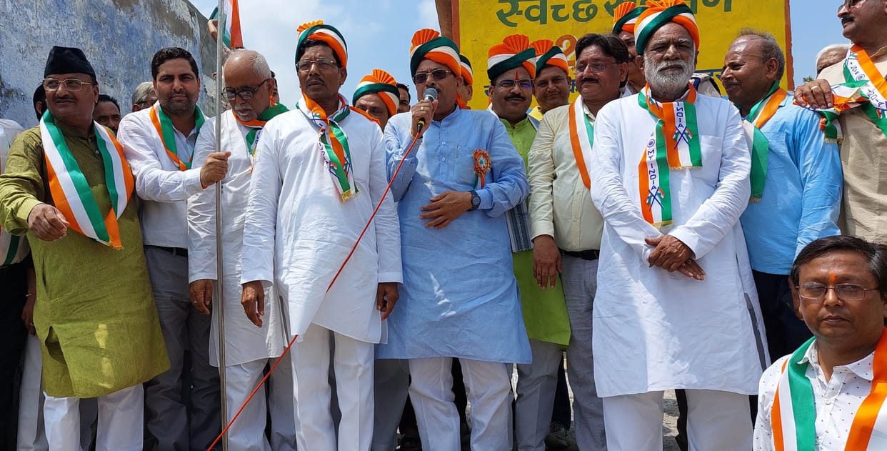Hathras: Sikandrau drenched in patriotism with the tricolor yatra