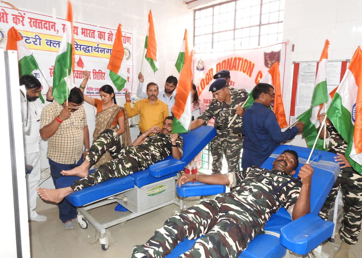 eight people donate blood