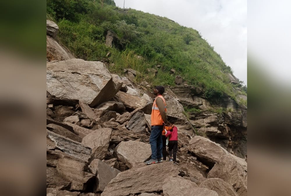 Landslide in Uttarakhand: Joshimath-Malari highway closed due to rock collapse