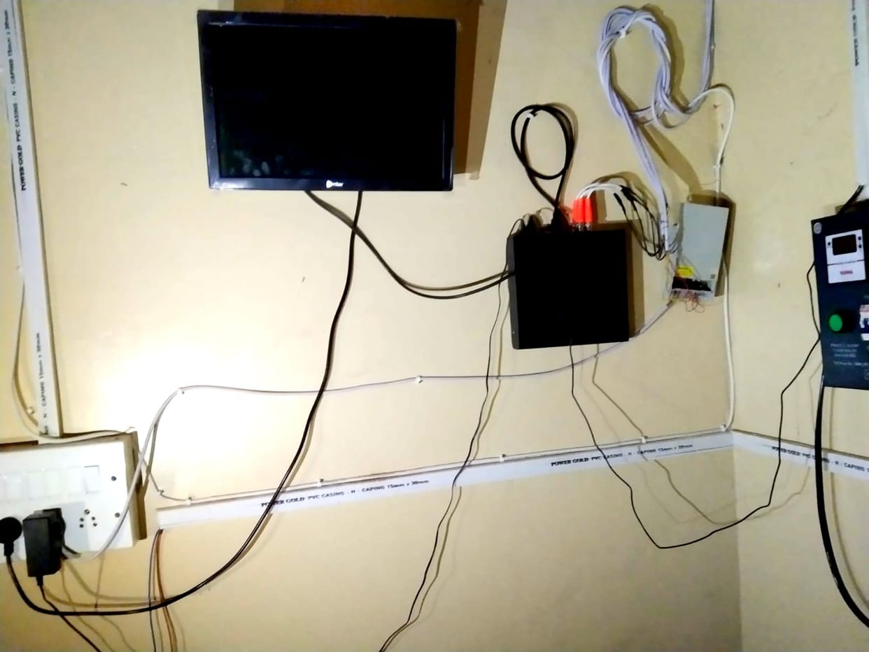 Lightning fell on Panchayat building in Etawah