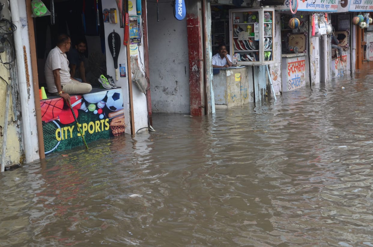 Mathura: Rain came as trouble, roads got submerged