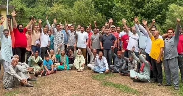 mandi news himachal news demostration mandi fourlane effected kisan 22 august