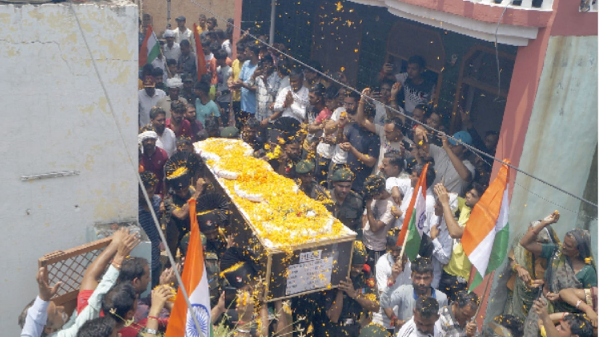 Manoj Bhati saved fifty soldiers by giving martyrdom Encounter Terrorist Killed Indian Army