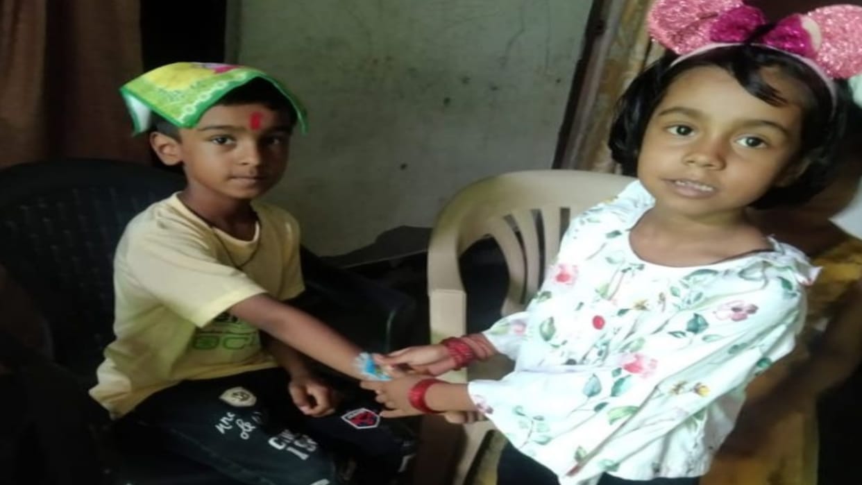 snake bit the son sleeping near the mother in Meerut, died