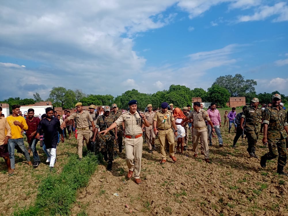 Violent clash between two sides in mirzapur old man injured due to bullet injuries