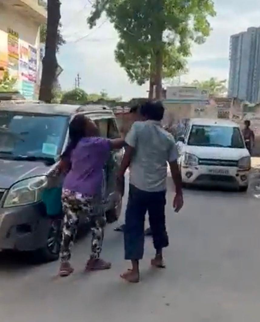Woman slaps 15 e-rickshaw driver in one and a half minutes