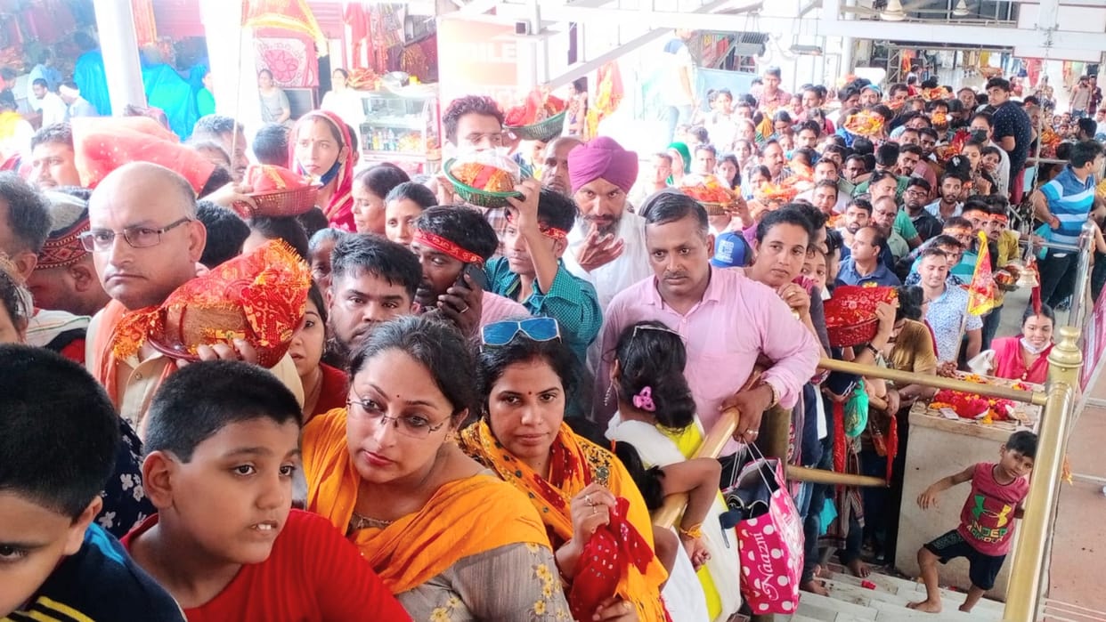 thirty five thousand devotees pays obeisance at shaktipeeth Jwalamukhi Temple Kangra