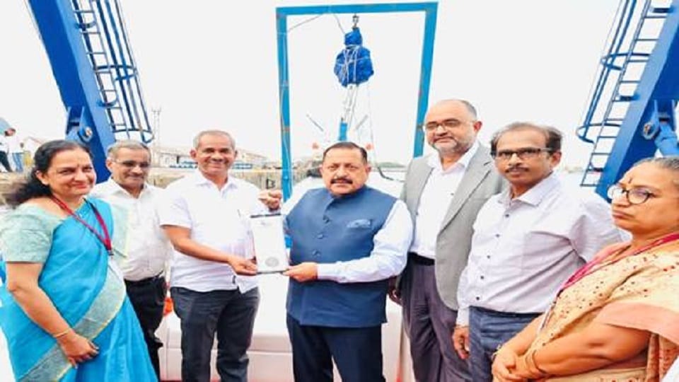 Jitendra Singh launched India first saline water lantern uses sea water to power LED lamps
