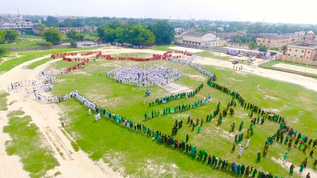 Celebrated independence by forming a human chain in tricolor dress