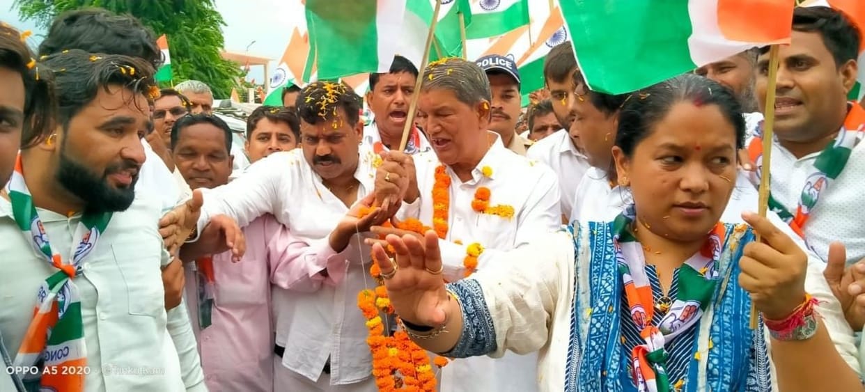 Gandhi and Nehru laid the foundation of independence: Rawat
