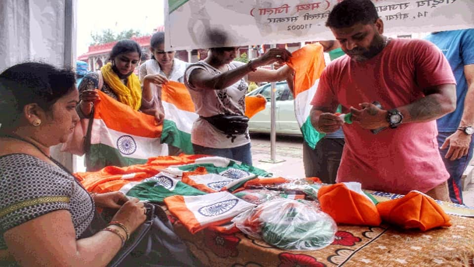 along with tricolor in every house tiranga seen in every where on the streets of delhi on sunday