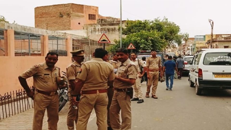 angry family members created ruckus over death of maternity in BJP leader's nursing home mathura