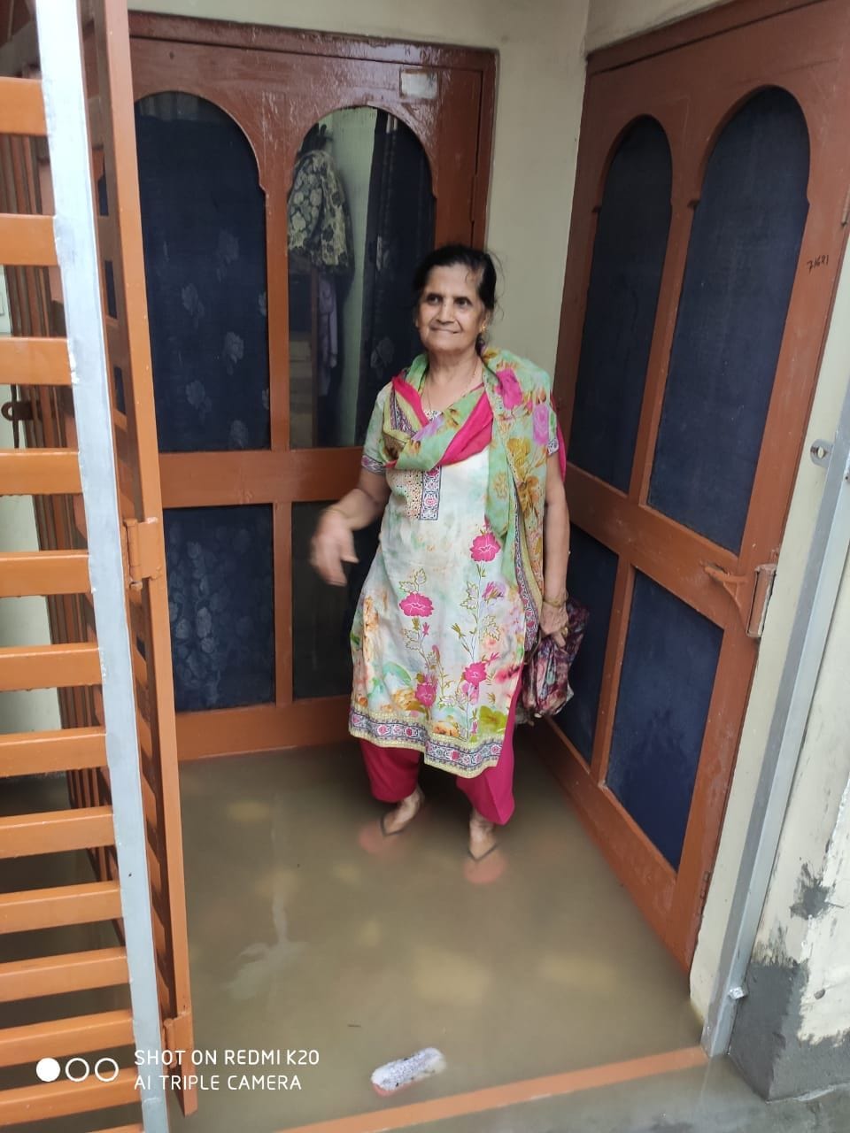 Water entered houses in Hamirpur due to torrential rains