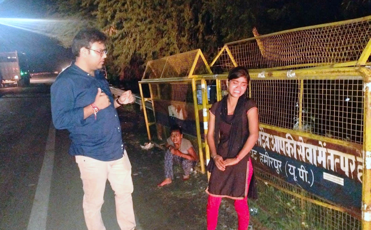 SDM explained to the teenager going to jump in Yamuna in Hamirpur