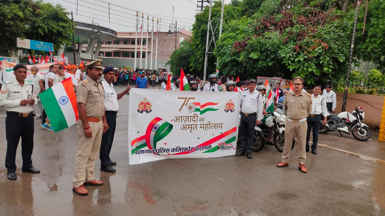 Azadi Ka Amrit Mahotsav in varanasi half marathon by nagar nigam and traffic police for tiranga