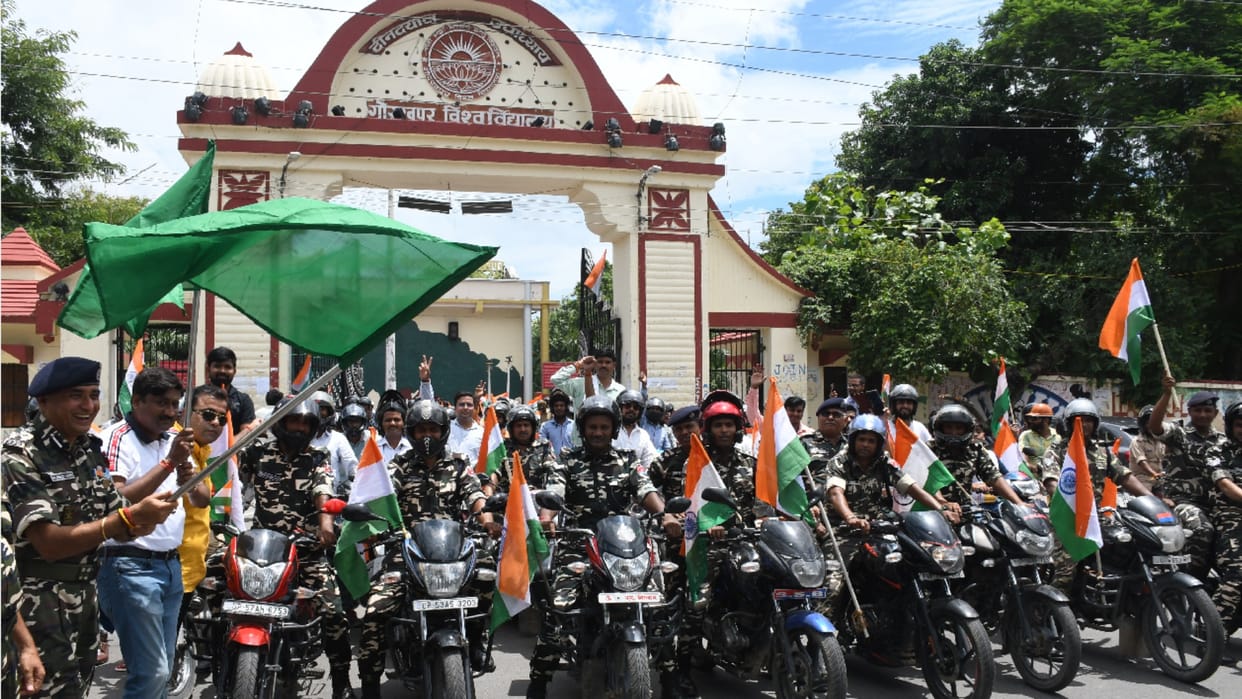 Bike rally from Gorakhpur University under Amar Ujala Maa Tujhe Pranam program